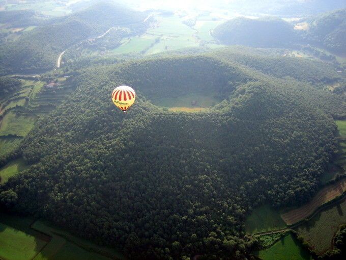 Vista previa de Lermita Perduda En El Volca De La Fageda Den Jorda A La Garrotxa, creada como descripción extendida del recurso de medios; adjunto 1601, token b5224c.